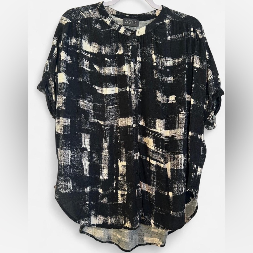 ASTR The Label Black White Brushstroke Abstract Button Down Blouse Top Size M/L